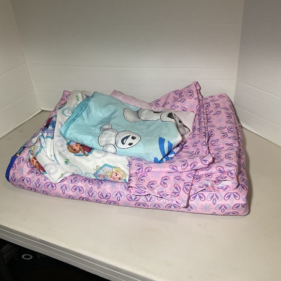 Disney Frozen 4-Piece Unleash the Magic Toddler Bedding Set - Picture 2 of 13